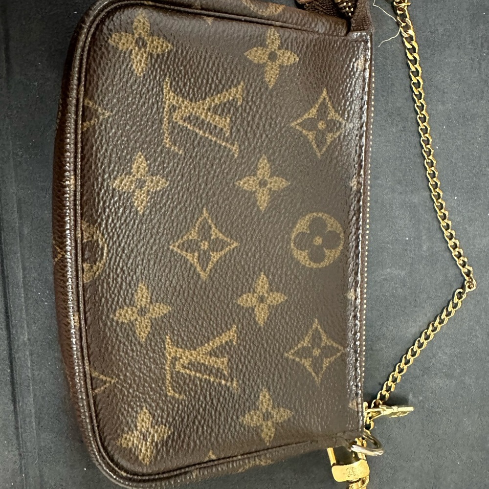 Louis Vuitton mini pochette
